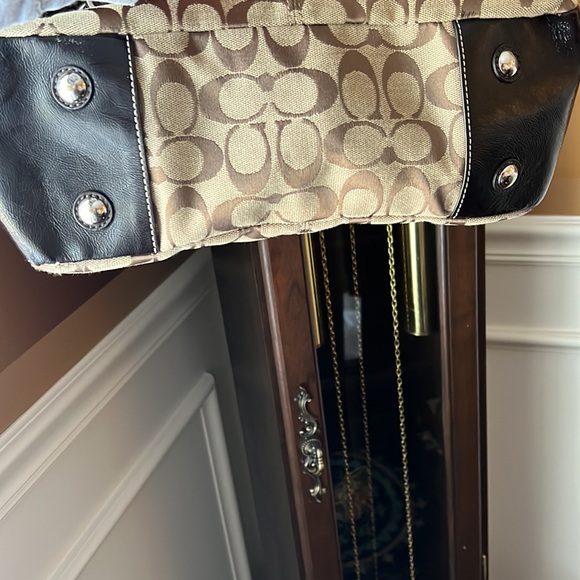 Brown Coach bag- classic pattern - Picture 3 of 3